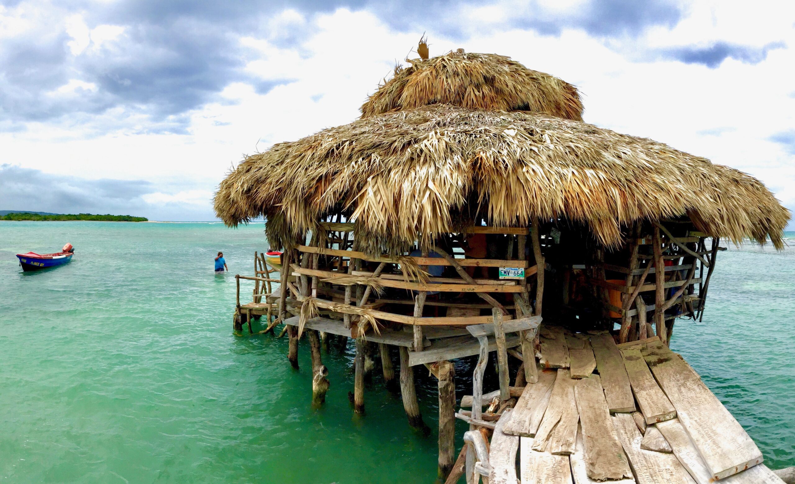 pelican-bar-at-treasure-beach_photo-credit-travelinglamas