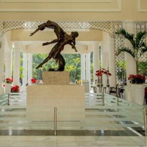 airport-transfer-to-bahia-principe-luxury-lobby
