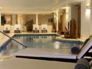 airport-transfer-to-bahia-principe-luxury-pool-room