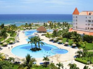airport-transfer-to-bahia-principe-luxury-property