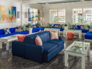 airport-transfer-to-deja-resorts-lounge