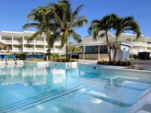 airport-transfer-to-grand-palladium-pool