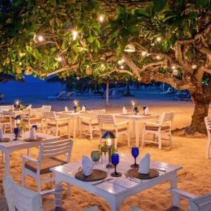 airport-transfer-to-jamaica-inn-outdoor-dining