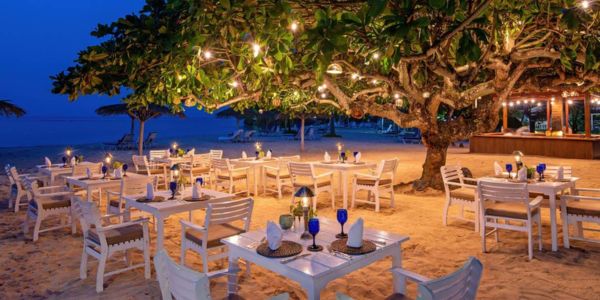 airport-transfer-to-jamaica-inn-outdoor-dining