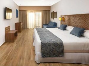 airport-transfer-to-riu-palace-bedroom