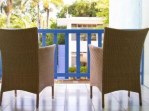 airport-transfer-to-tobys-resort-balcony