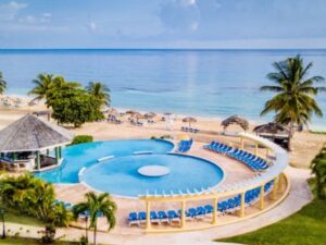 island-dream-tour-airport-transfer-to-runaway-bay-hotel-pool-view