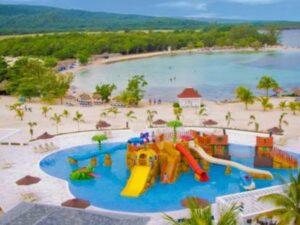 island-dream-tour-airport-transfer-to-runaway-bay-hotel-waterpark