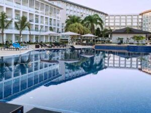 island-dream-tours-airport-transfers-to-hideaway-at-royalton-blue-waters-pool-view