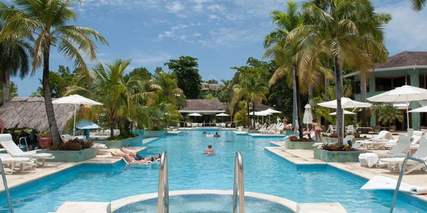 island-dream-tour-couples-negril-pool island-dream-tour-couples-negril-pool