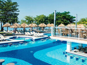 island-dream-tour-riu-negril-pool