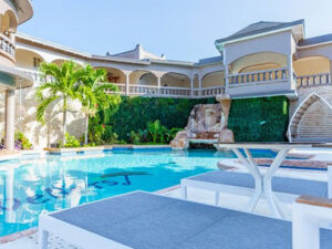 island-dream-tour-travellers-beach-resort-negril-pool