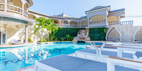 island-dream-tour-travellers-beach-resort-negril-pool